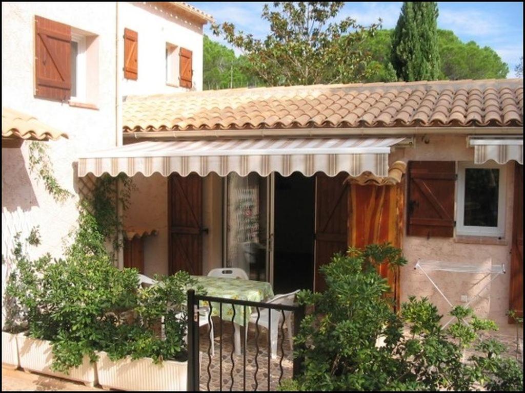 Location Villa Et Studios Roquebrune-sur Argens Bilik gambar